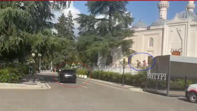 Vezë drejt makinës së Ballës, momenti kur një grup protestuesish i sulen automjetit