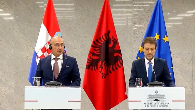 Hoxha i përgjigjet Vuçiçit: Mos i fryni zjarreve të luftës, marrëveshja Shqipëri-Kosovë-Kroaci nuk është justifikim për militarizim në rajon