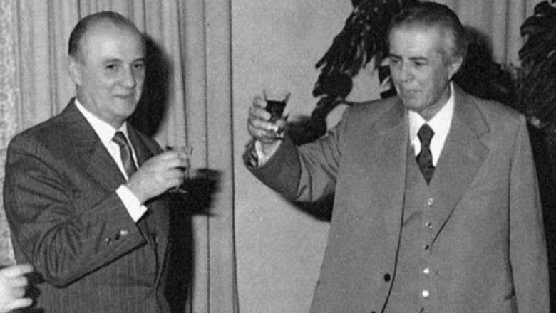 “Armiqtë tanë mendojnë se mund ta nxisin Shqipërinë të ndërhyjë, të veprojë, pasi erdhi koha për bashkimin e Kosovës me Shqipërinë, por ne...” / Zbulohet biseda sekrete e Enverit me Mehmetin e Ramizin, 3 prill ’81