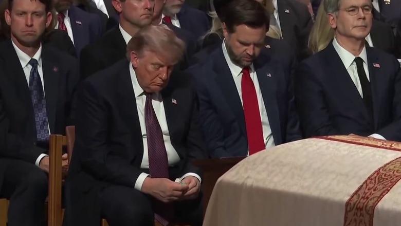 Momenti viral në funeral/ Trump i ofroi karamele, JD Vance refuzon! Presidenti i ndan me Scott Bessent (VIDEO)