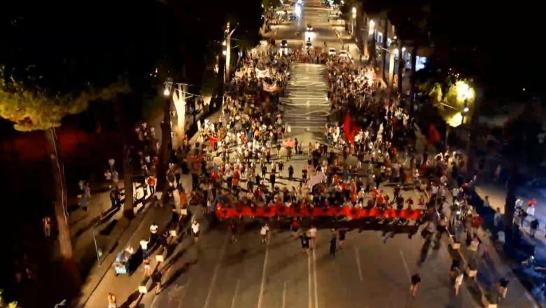 Dita e 60 e protestës para Kryeministrisë, thirrje kundër Ramës: SPAK-u ta arrestojë! Anulo ligjin për zonat e mbrojtura