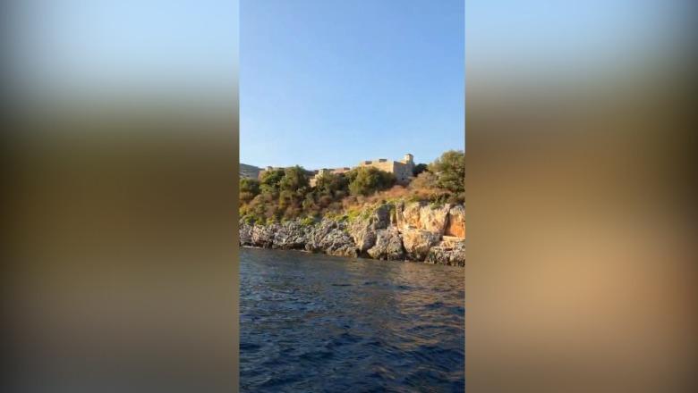Po peshkonte me dinamit, por i shpërtheu në dorë, vritet 65-vjeçari në Porto Palermo (VIDEO)