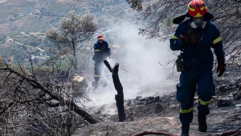 Zjarret godasin Kretën e Greqisë, mbi 220 zjarrfikës në luftë me flakët, mijëra banorë dhe turistë largohen nga ishulli