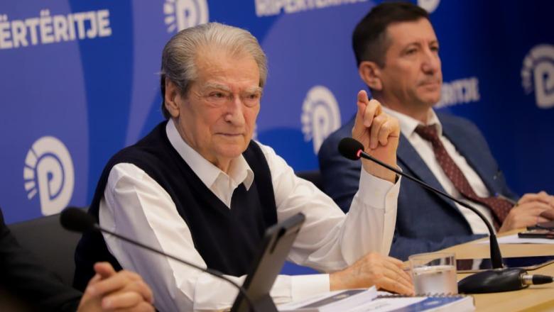 ‘Territorialja’, Berisha për draftin e PS: Raportin s’e paraqitën në komision, Rama e kuptoi se e ka betejë të humbur! Ka si qëllim shpopullimin