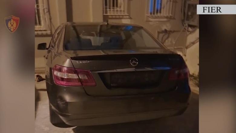 Thyen masën 'arrest në shtëpi' dhe vjedh një makinë, arrestohet 43 vjeçari në Fier, shpallet në kërkim personi që e ndihmoi, edhe ai në shkelje të masës së sigurisë (EMRAT)