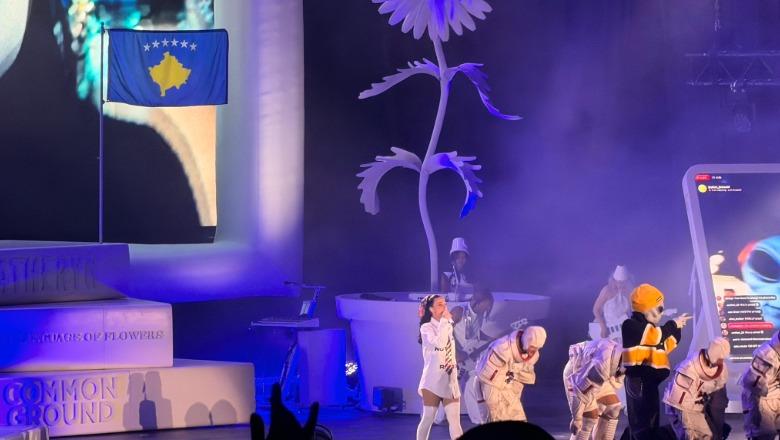 Katy Perry elektrizon mijëra të rinj në Sunny Hill, valëvit flamurin e Kosovës në skenë: Kam gjithë verën që pres këtë moment