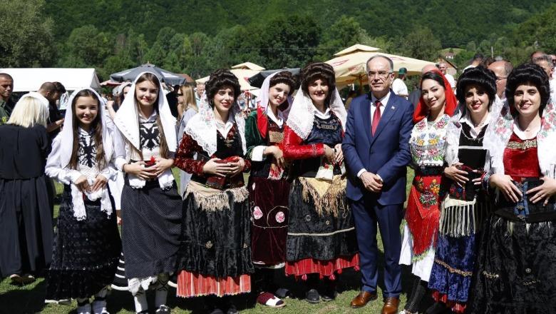 Begaj viziton Plavën e Gucinë: Të ruajmë trashëgiminë dhe të ndërtojmë të ardhmen! Presidenti nderohet me çmimin ‘Krenaria e Alpeve Shqiptare’
