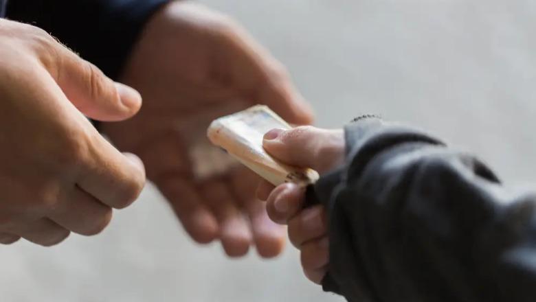 U kap duke shitur drogë, pranga 23-vjeçarit në Genova! I gjenden 12 doza kokaine të fshehura te të brendshmet