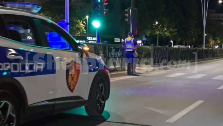 Vlorë/ 'Porche'-i përplas një vajzë te vizat e bardha dhe largohet! Automjeti luksoz u fut me semafor të kuq