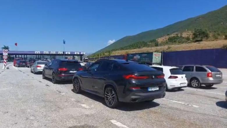 Sezoni turistik/ Shifra rekord, mbi 50 mijë qytetarë nga Kosova hynë në Shqipëri gjatë fundjavës