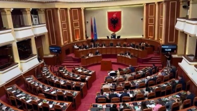 Huaja 302 milionë dollarë mes Kushtetutës, non grata-s dhe Uashingtonit