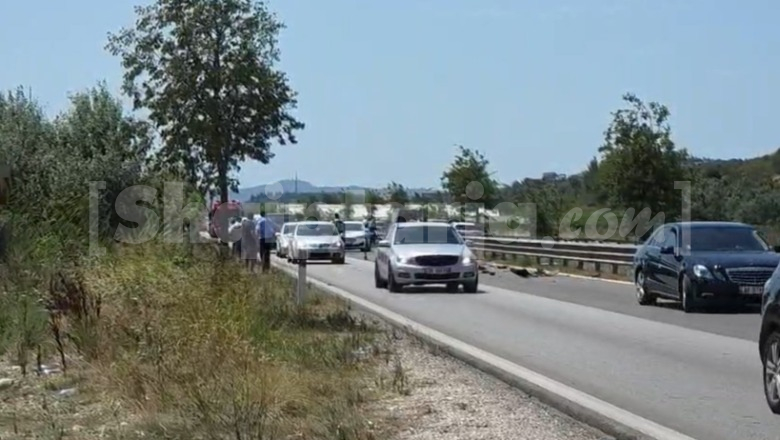 Aksident në Fier-Lushnje, makinat përfundojnë në kanalin anësor të rrugës, 4 të plagosur