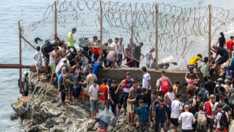 Kriza e emigrantëve thellon përçarjen në BE, Spanja akuzon Italinë për mungesë solidariteti: Nuk ishte në lartësinë e duhur!