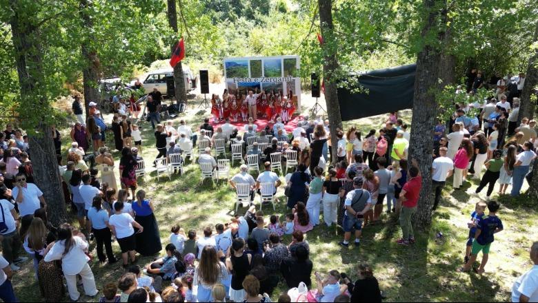Festa e ‘3 Gushtit’ në Zerqan të Dibrës, një festë që bashkon brezat! Valle, emocione dhe kujtime që ringjallen pas shumë vitesh