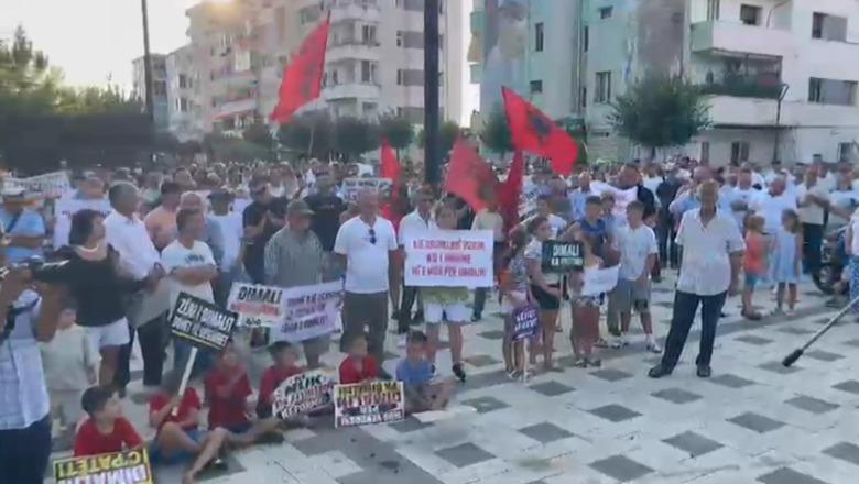 Reforma Territoriale, banorët e Dimalit sërish në protestë! Administratori i Njësisë Administrative Kutalli jep dorëheqjen