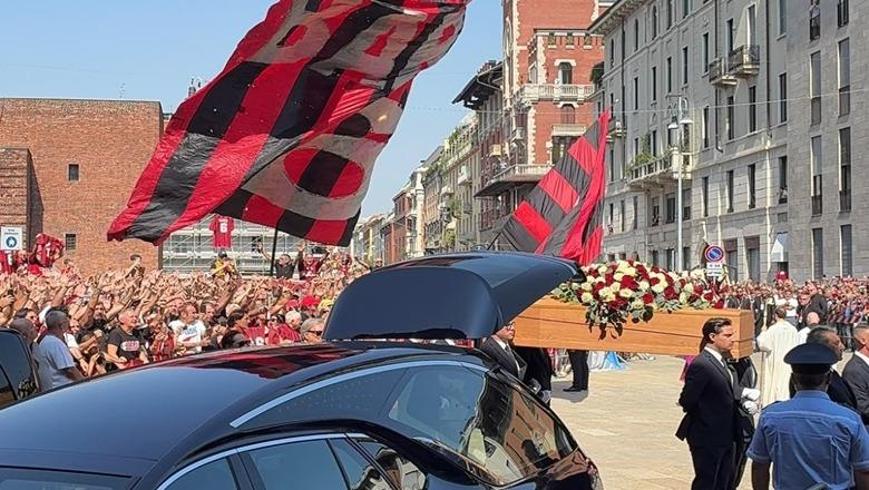 I jepet sot lamtumira e fundit Franco Baresit, legjendës së Milanit dhe Italisë! Qindra tifozë në shesh, figura nga Reali e Barça