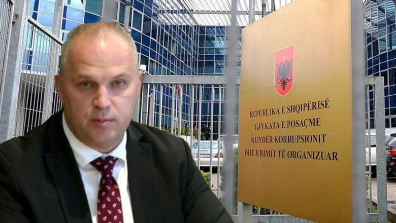 DREJTËSIA E RE? / Kryetari i GJKKO-së rikthen censurën ndaj mediave: Tani gazetarëve, u duhet leje edhe për të ndjekur seancat gjyqësore pa kamera e pa telefona