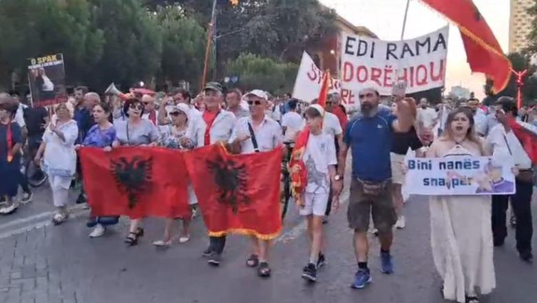 Dita e 66-ë e tubimit, protestuesit marshojnë drejt Kryeministrisë! Kërkojnë dorëheqjen e Qeverisë