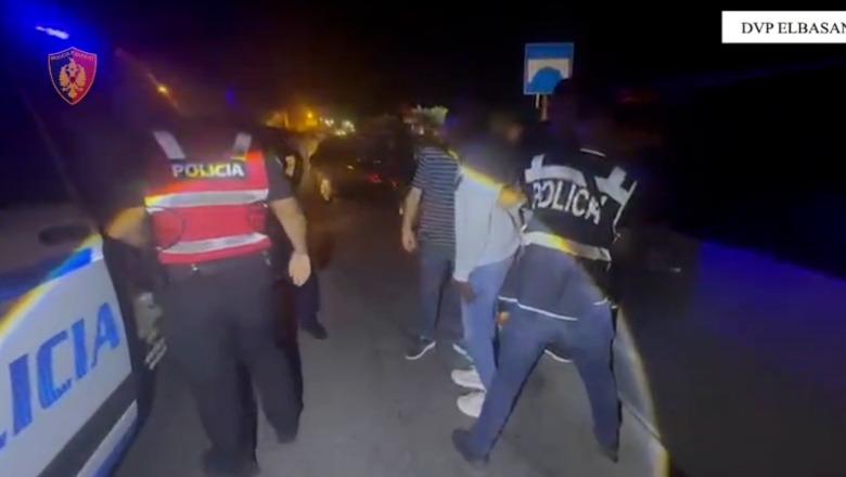 Transportonin 24 emigrantë të paligjshëm drejt vendeve të BE-së, në pranga 3 të rinjtë në Elbasan (VIDEO)