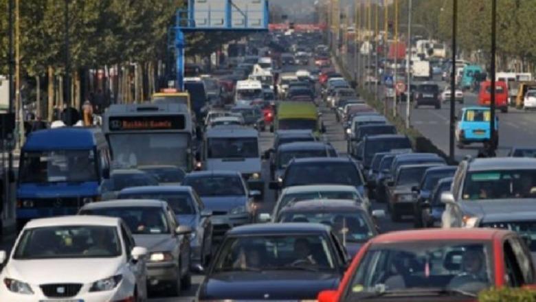 Shqipëria, me 'flotën' më të vjetër të automjeteve në Europë! 91% e tyre janë mbi 10-vjeçare, dominon nafta