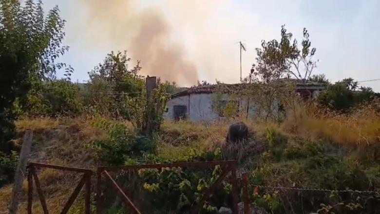 Zjarri në Mallakastër/ Flakët u afrohen banesave në Riban, rrezikohet masivi pyjor i Lofkëndit! Avioni ‘Air Tractor’ bën testin e parë (VIDEO)