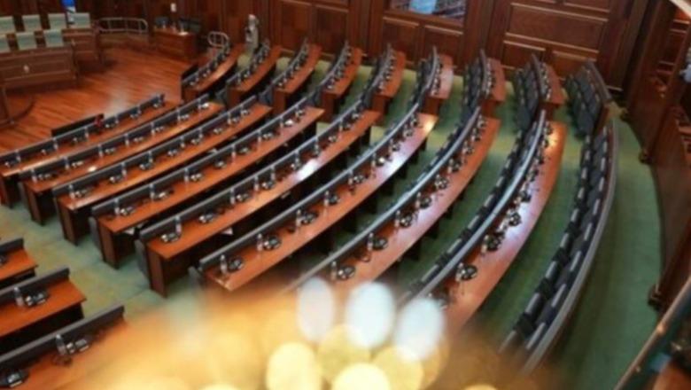 Takimi Kurti-Abdixhiku pa një marrëveshje për institucionet e reja, mbahet sot seanca konstituive e Kuvendit të Kosovës
