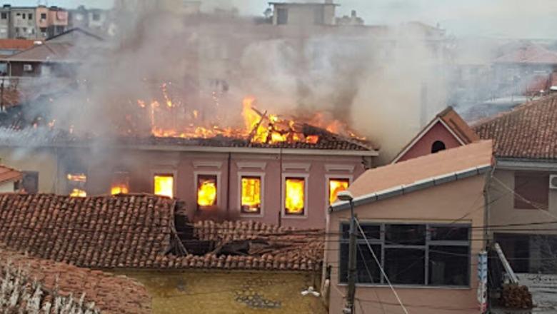 Zjarr masiv tek tregu ushqimor nw Elbasan, tymi i zi mbulon zonwn