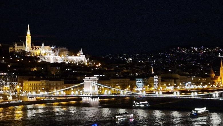 Hungaria dhe Rumania kursejnë energji dhe fikin dritat në kryeqytete, vala e të nxehtit sfidon rrjetin elektrik