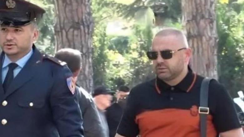 S'i pëlqeu shërbimi dhe kërcënoi me jetë stafin e hotelit, Policia e Himarës shpall në kërkim ish-efektivin Uljan Shpataraku