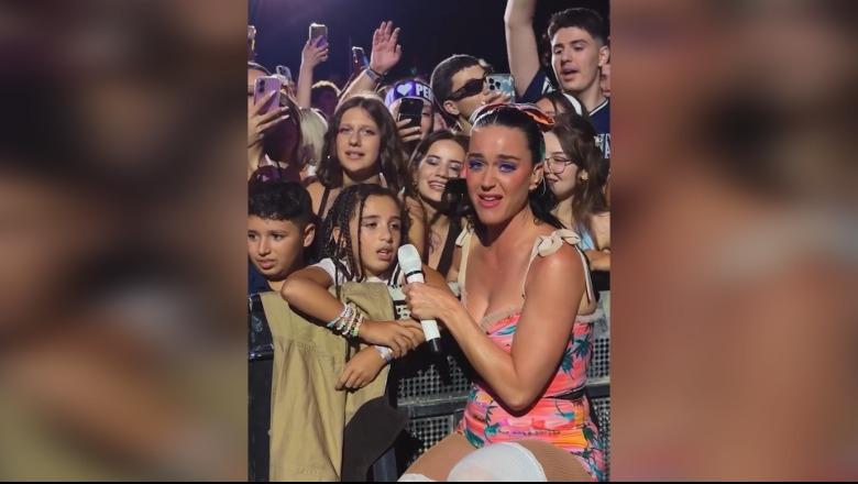 PAMJET bëhen virale në rrjet! Era nga Shqipëria bën të qajë Katy Perryn në duetin në Prishtinë, 10-vjeçarja merr dhuratën më të bukur për datëlindje (VIDEO)