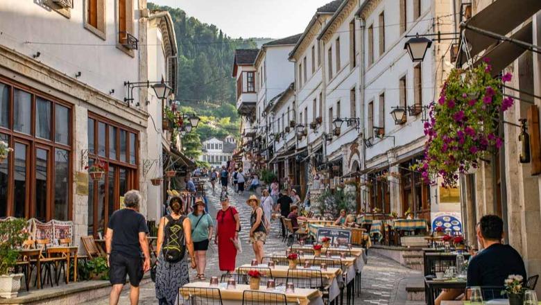 1.9 mln vizitorë të huaj në korrik, 45% më shumë se qershori, Gonxhja: Ekonomia e eventeve shpëtoi sezonin turistik! Shqipëria priti 7 mln të huaj në 7 muaj