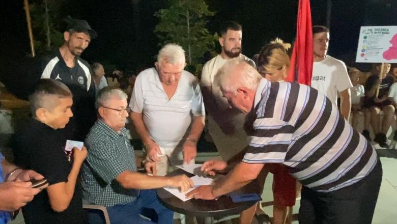 ‘Territorialja’, Divjaka proteston për të 8-ën ditë shkrirjen me Lushnjen! Qytetarët mbledhin firma për një peticion për anulimin e reformës