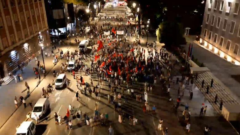 70 ditë protestë/ Thirrje nga sheshi pas tërheqjes së Kullurit: Ata që kanë hatërmbetje, ejani të flasim! Refuzojnë ‘Besën’ e Ramës