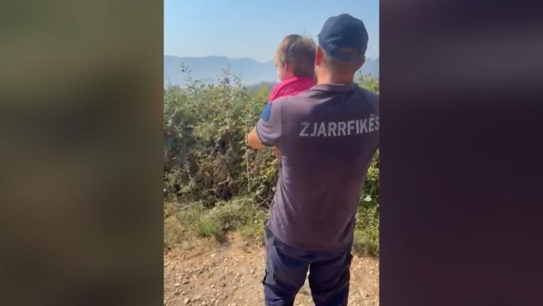 Mallakastër/ Mes flakëve e panikut, zjarrfikësi qetëson fëmijën e frikësuar