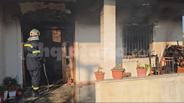 Durrës/ Zjarri shkrumbon banesën në zonën e ish-Kënetës, dyshohet për një shkëndijë elektrike (VIDEO)