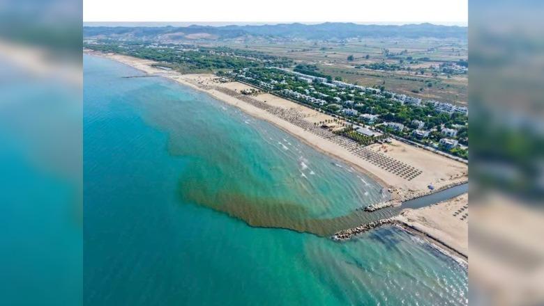 Durrës/ Uji i errët në vijën bregdetare në Hamallaj, Ujësjellës-Kanalizimet: Nuk ka ujëra të zeza, shkak sedimentet! Hidrovori i mbyllur dhe pa shkarkime në det