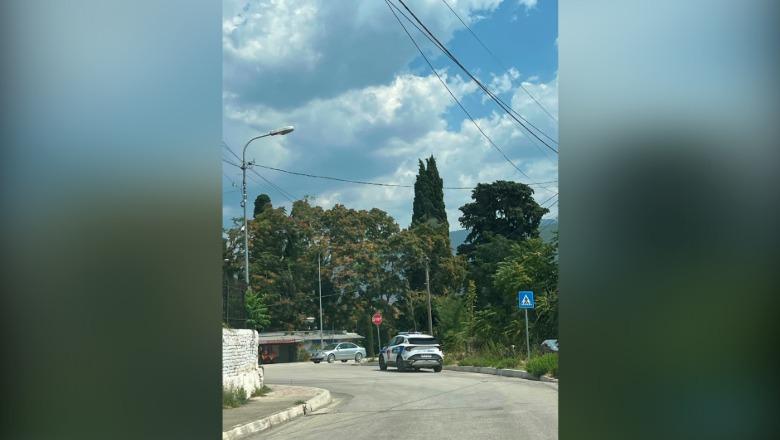 Ardian Çapja s’u lejua të merrte pjesë në varrimin e nënës, policia rrethon varrezat