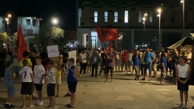 ‘Territorialja’/ Banorët e Divjakës për të 11-ën ditë në protestë, kundërshtojnë bashkimin me Lushnjën: I kemi të gjitha resurset natyrore e njerëzore!