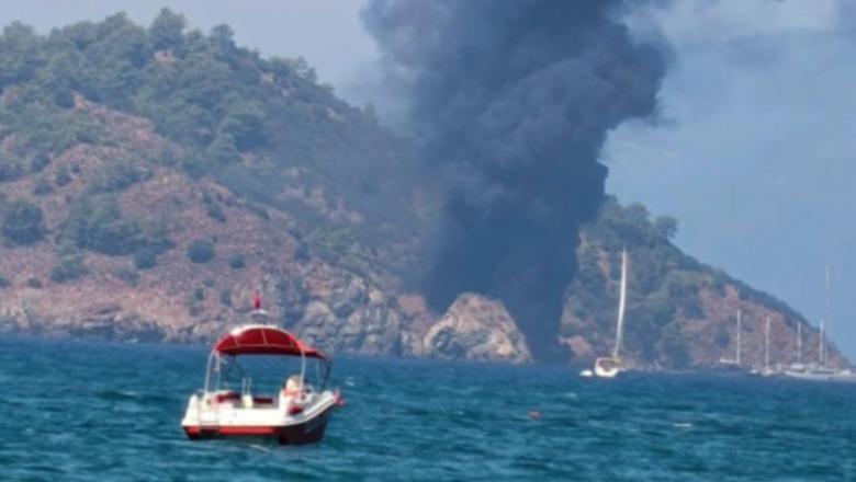 Anija turistike me mbi 100 pasagjerë në bord përfshihet nga flakët në brigjet e Turqisë, turistët hidhen në det për të shpëtuar