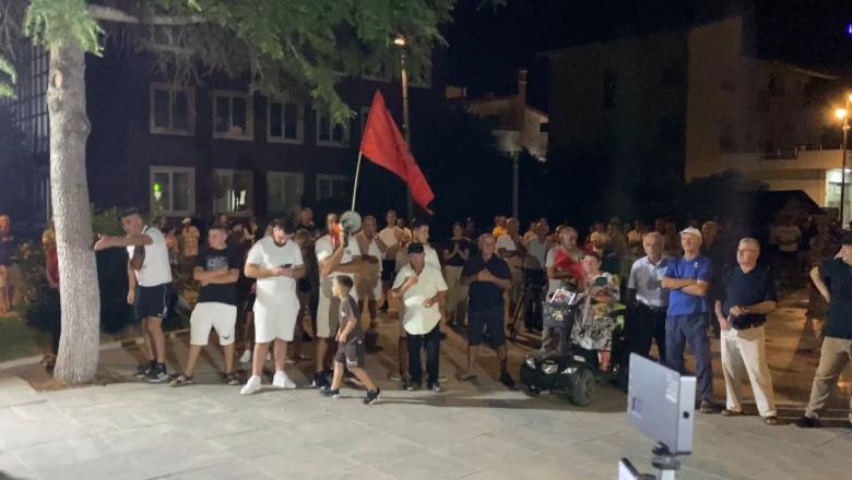 ‘Territorialja’/ Banorët e Divjakës për të 14-ën mbrëmje në protestë, kundërshtojnë bashkimin me Lushnjën: Na vështirësohet marrja e shërbimeve!