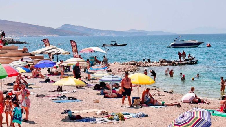 Deti i kaltër dhe plazhet plot, Saranda shkëlqen në kulmin e sezonit, Gonxhja: 67% më shumë hapësira publike për qytetarët dhe vizitorët