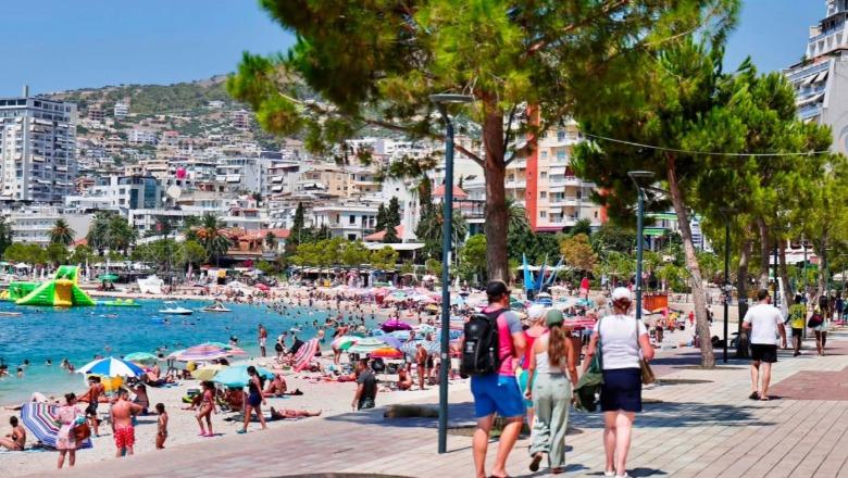 Deti i kaltër dhe plazhet plot, Saranda shkëlqen në kulmin e sezonit, Gonxhja: 67% më shumë hapësira publike për qytetarët dhe vizitorët