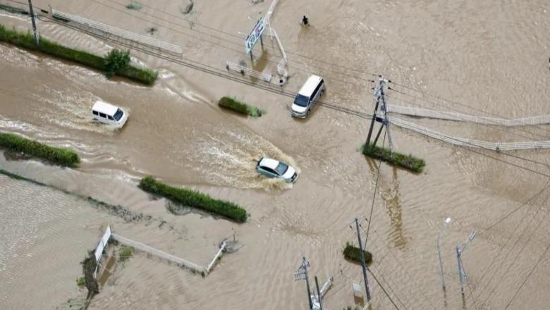 Reshjet rekord në Japoni shkaktojnë 8 viktima! Vendi në alarm, evakuohen mbi 100 mijë familje