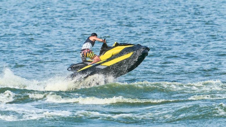 Vera e “adrenalinës”, policia 278 gjoba për shkelje në det! Drejtuesit e ‘jet ski’-ve afër pushuesve ndëshkohen me 100-500 mijë lekë