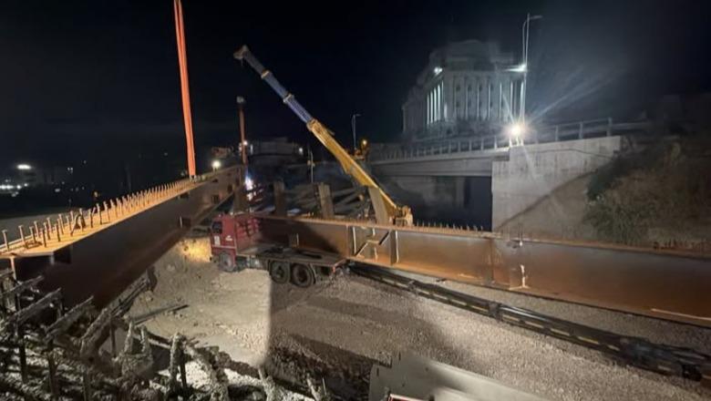U bllokua për shkak të punimeve në mbikalimin e ri të Kasharit, rikthehet qarkullimi në autostradën Tiranë-Durrës