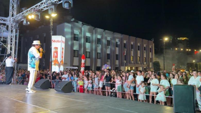 Dita e Shtegtarit në Lezhë mbledh qindra qytetarë, emigrantët: Festë e rëndësishme, na bashkon me njëri-tjetrin