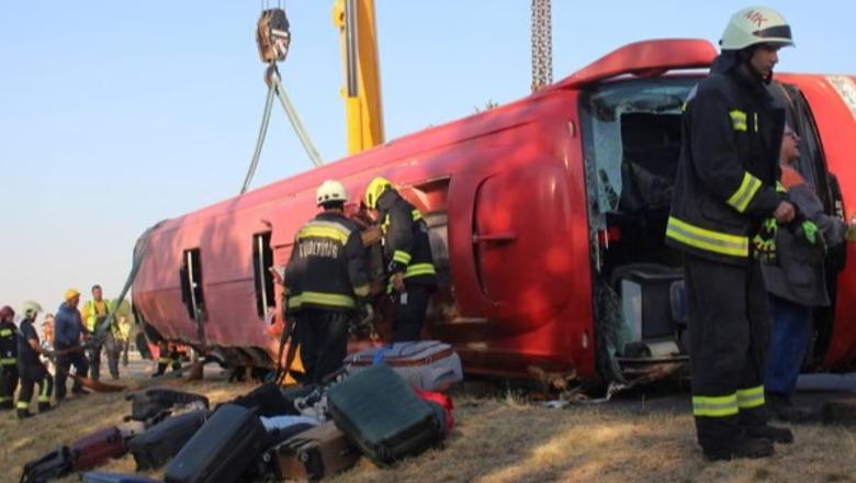 Shoferin e zuri gjumi në timon, autobuzi me pelegrinë polakë përmbyset në Hungari, 12 të vdekur dhe 10 të plagosur rëndë