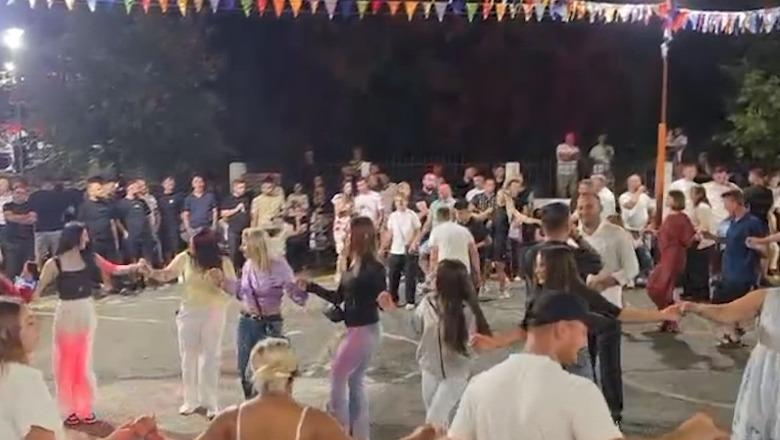 Bijtë e Kryeziut rikthehen në festën e fshatit të Gjeçovit, kryebashkiaku Curri: Të mos lejojmë shkrirjen e bashkisë!