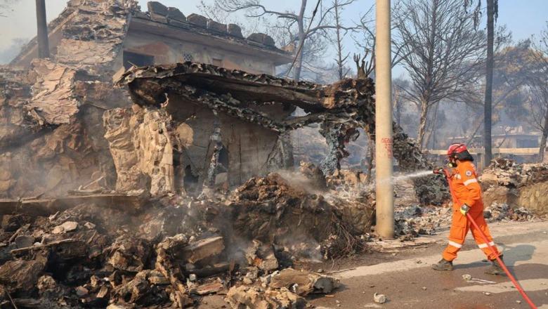 Zjarre masive në ishullin e Salaminës në Greqi, raportohet për 2 viktima! 364 persona të evakuuar