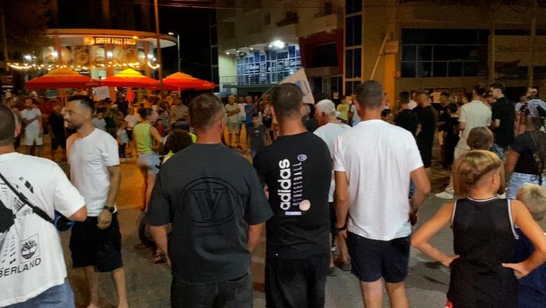 ‘Territorialja’, banorët e Divjakës vijojnë protestat kundër bashkimit me Lushnjën